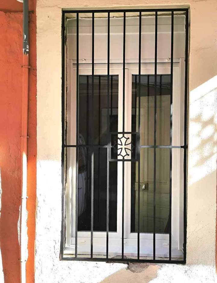 Installation de grilles métalliques robustes à Bédarieux